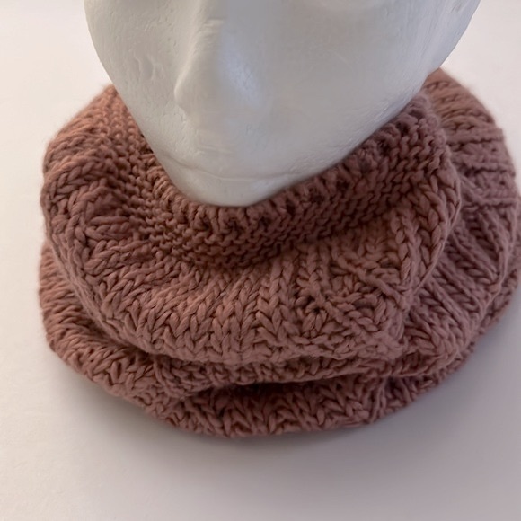 ZARA || Kids Infinity Ribbed Knit Scarf - Picture 1 of 10